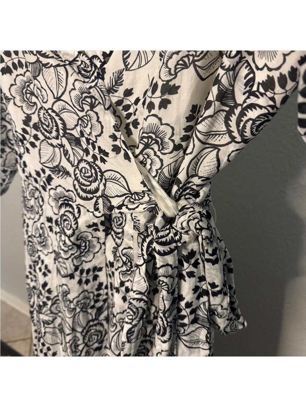 Black and White Floral Women's Wrap Dress Size 12 - Picture 2 of 8